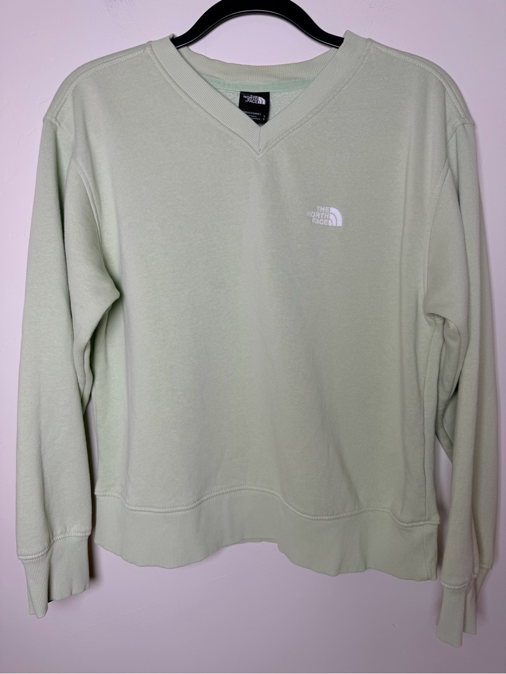 The North Face Women's V-Neck Crew Sweatshirt Light Sage green Small everyday